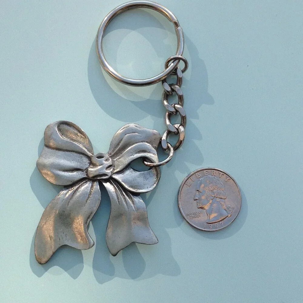 Seagull Pewter of Canada 1986 Animated Bow Key Chain Keychain Charm Fob
